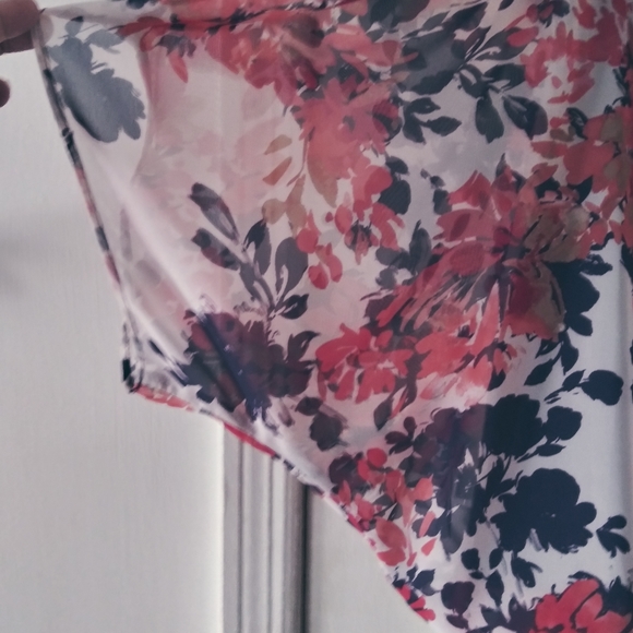 A beautiful must have dress - Picture 2 of 3